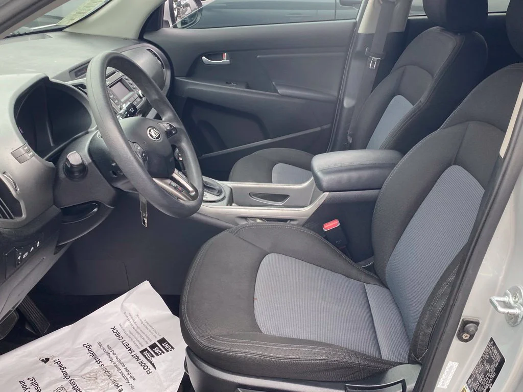 Used 2015 Silver Kia LX image 4