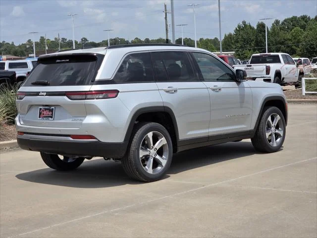 New 2026 Silver Zynith Exterior Paint Jeep Limited image 3