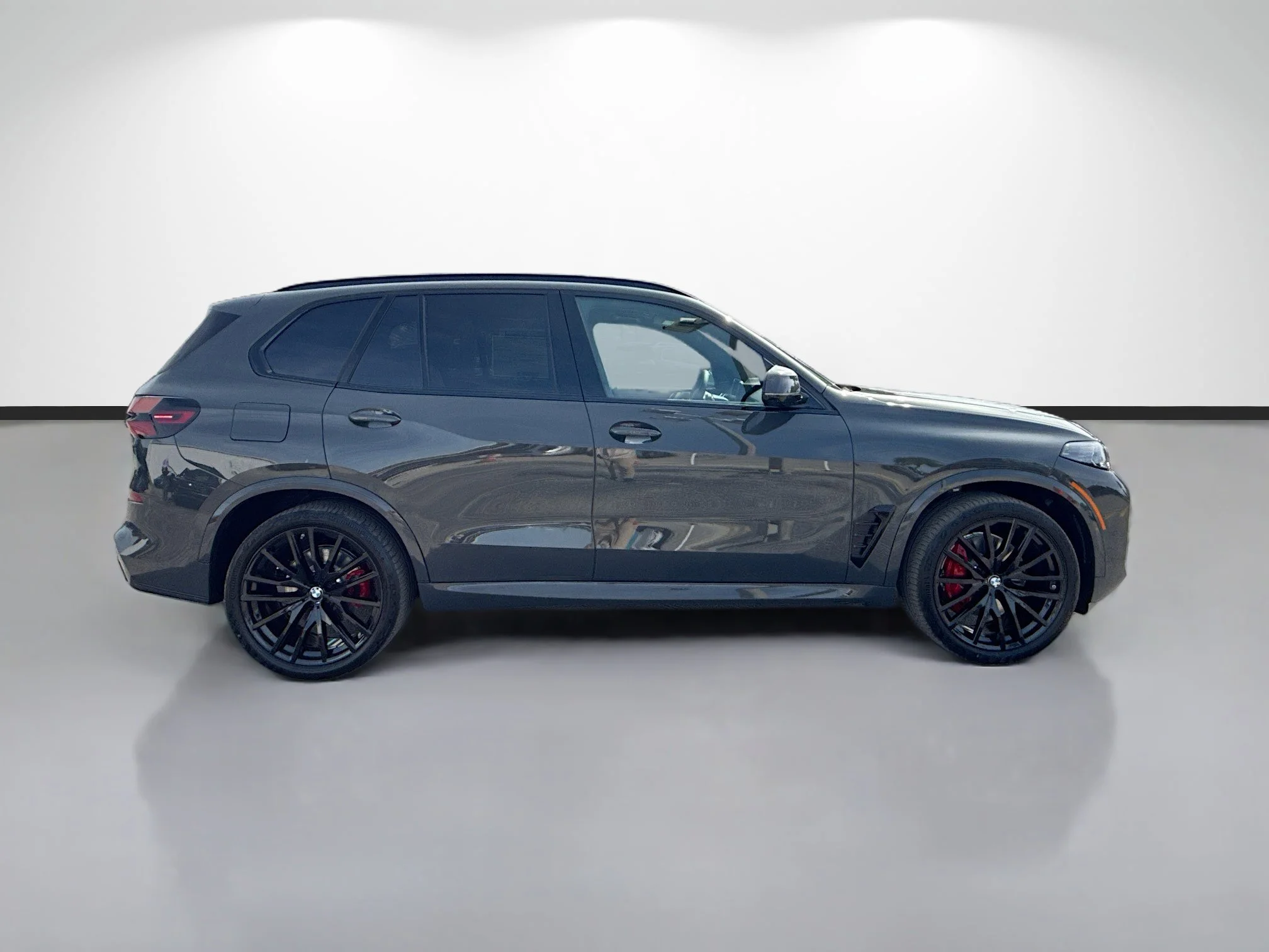 New 2026 Dravit Grey Metallic BMW sDrive40i image 2