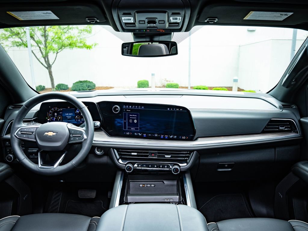 Used 2025 Black Chevrolet Premier image 4