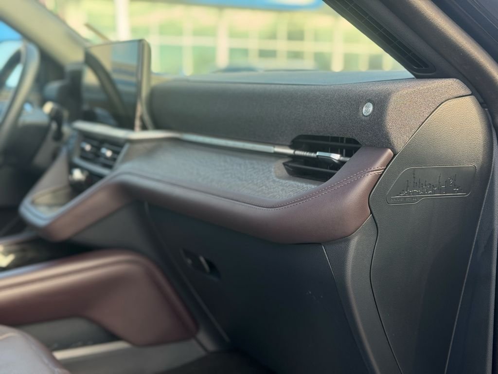 2025 Ford Explorer Platinum - Photo 28