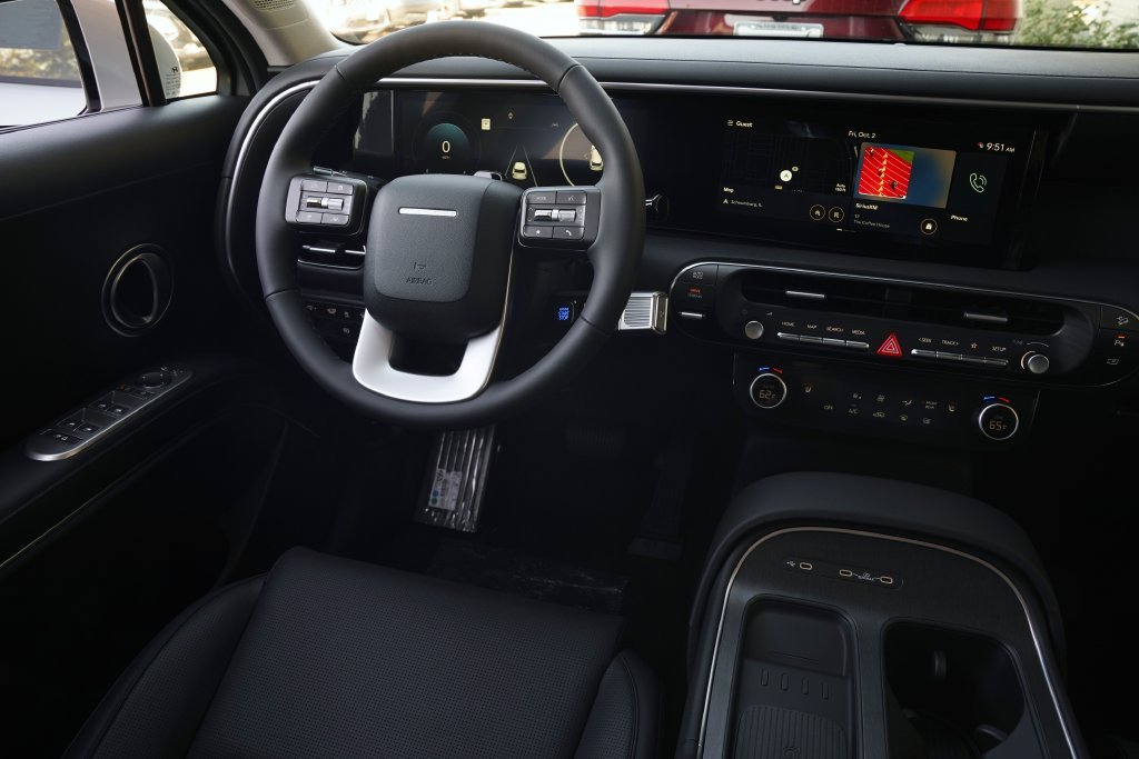 New 2027 Shimmering Silver Hyundai SEL image 33