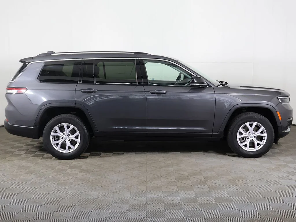 Used 2022 Gray Jeep Limited image 22