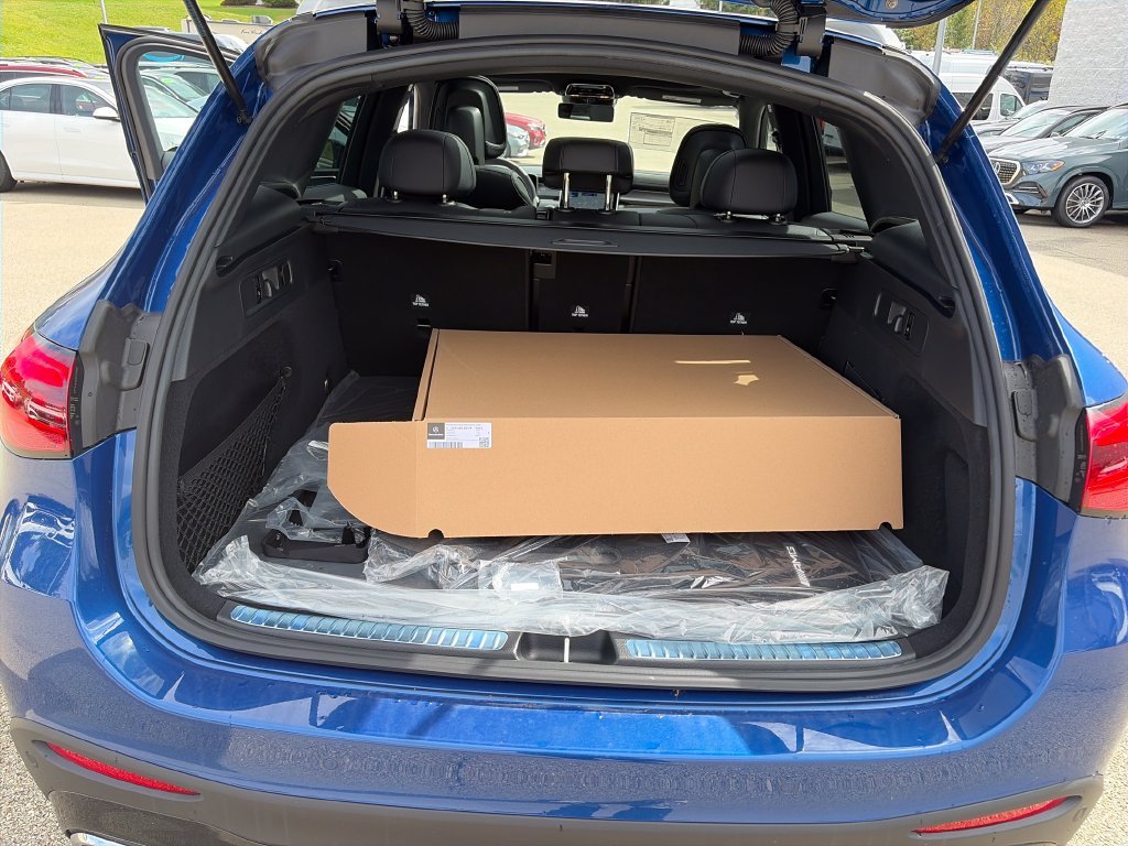 New 2027 Starling Blue Metallic Mercedes-Benz GLC 300 image 23