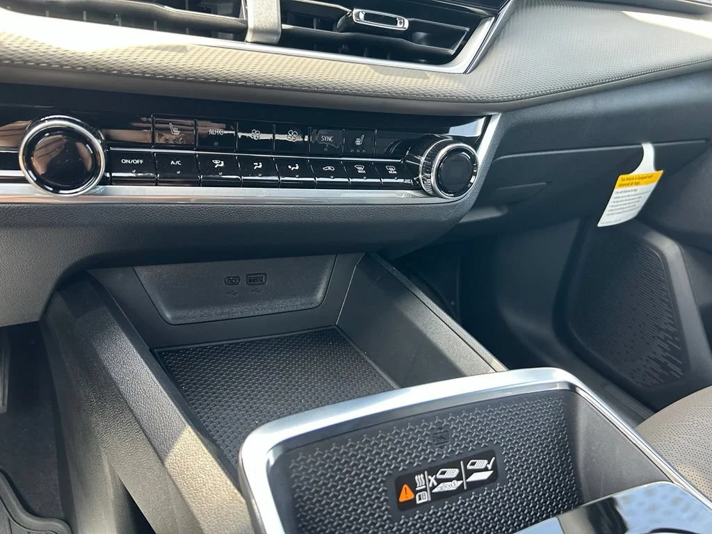 New 2027 Summit White Chevrolet LT image 23