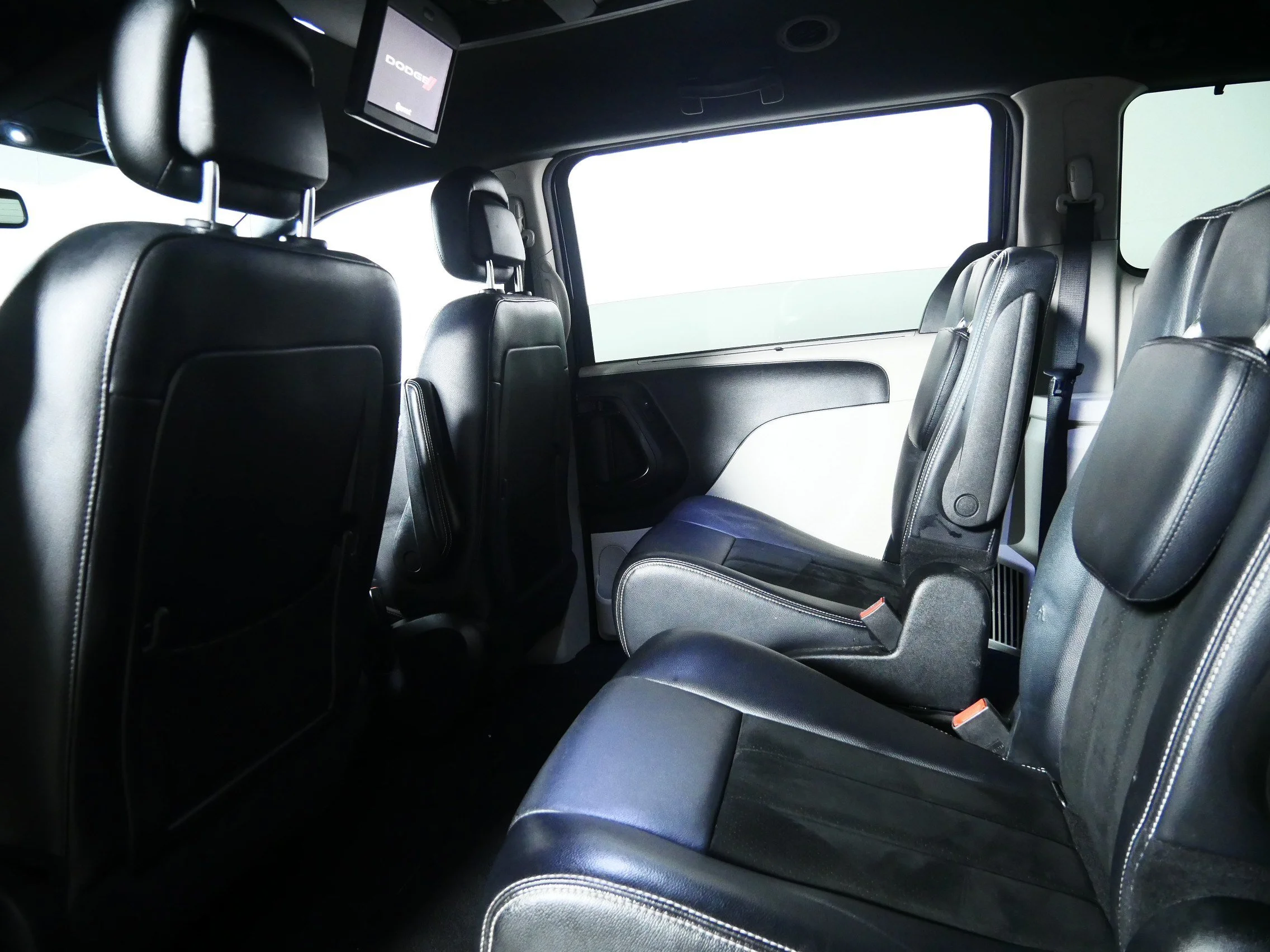 Used 2017 Contusion Blue Pearlcoat Dodge SXT image 32