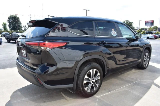 Used 2023 Black Toyota XLE image 5
