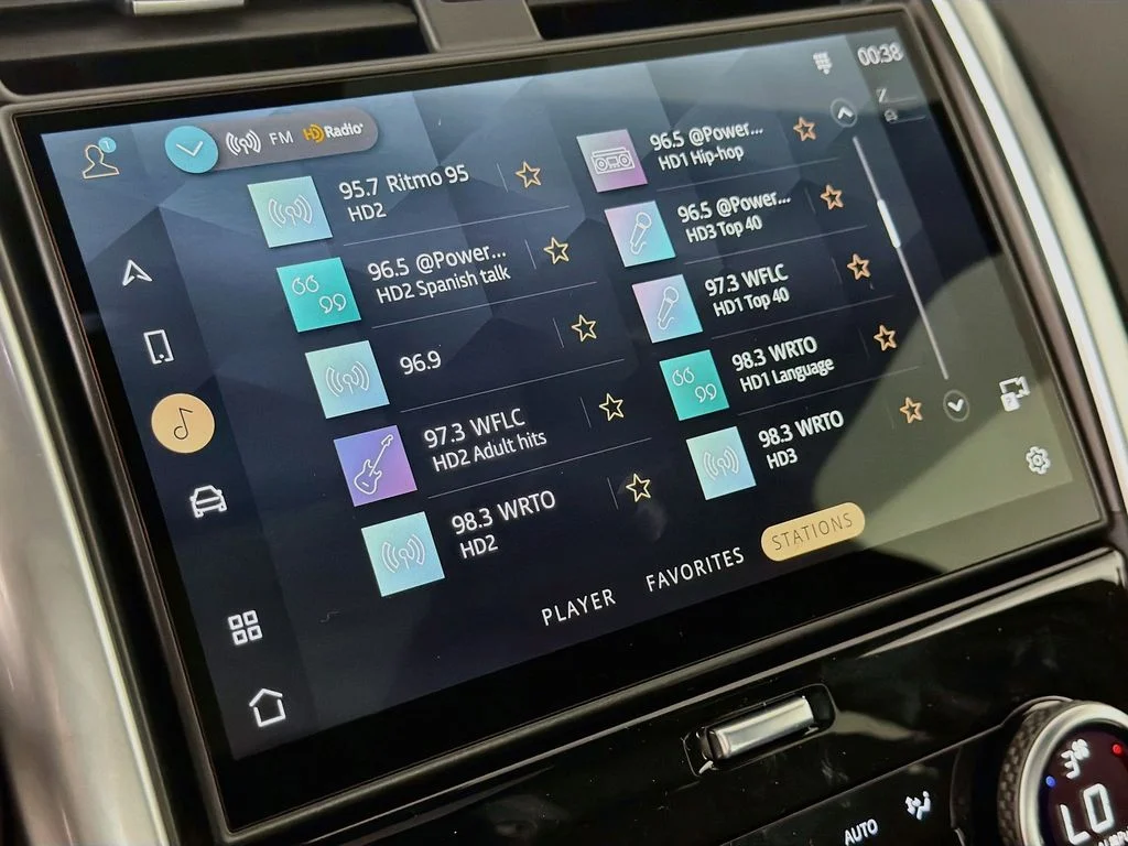 New 2026 Santorini Black Land Rover S image 15