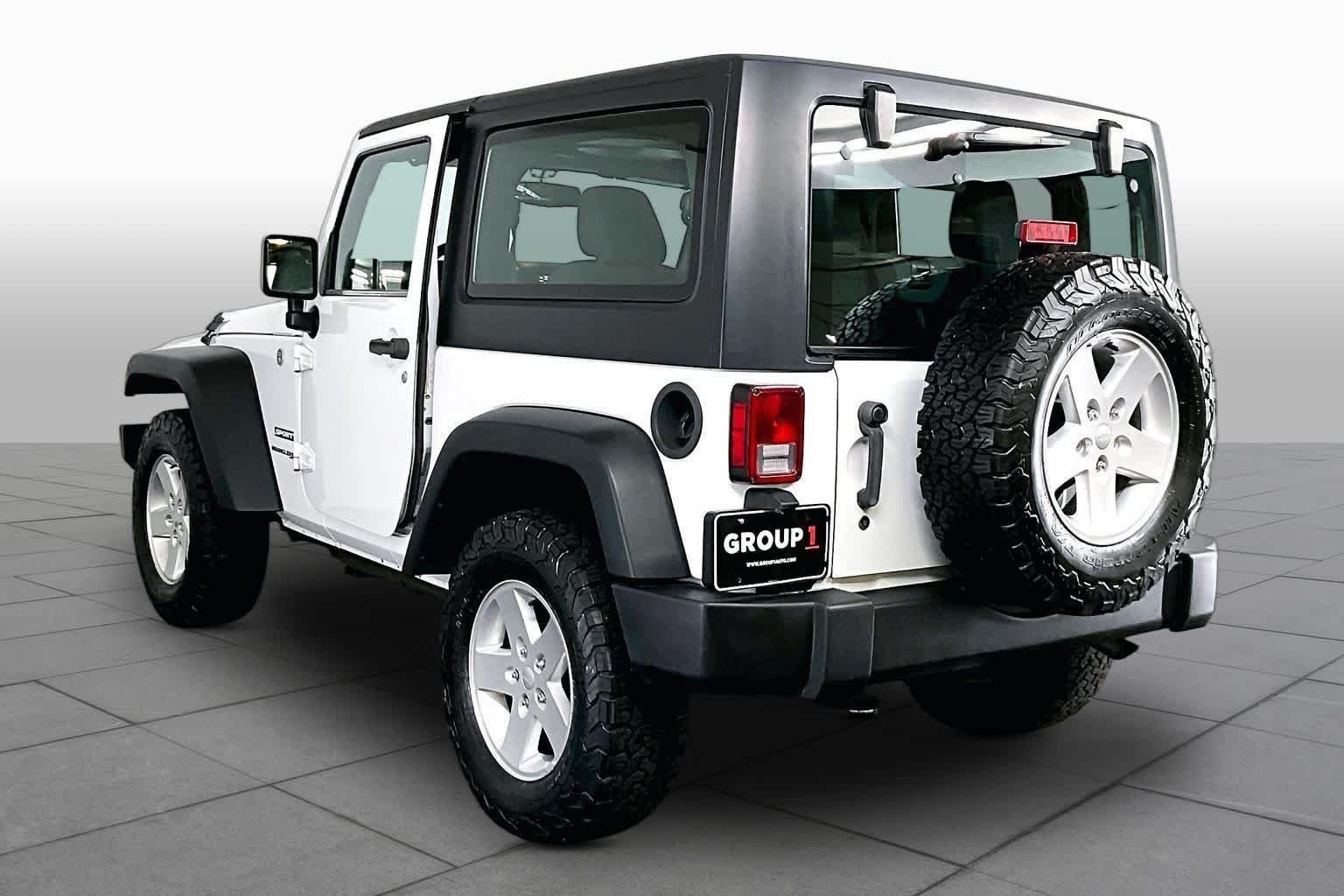 Used 2018 Bright White Clearcoat Jeep Sport S image 12