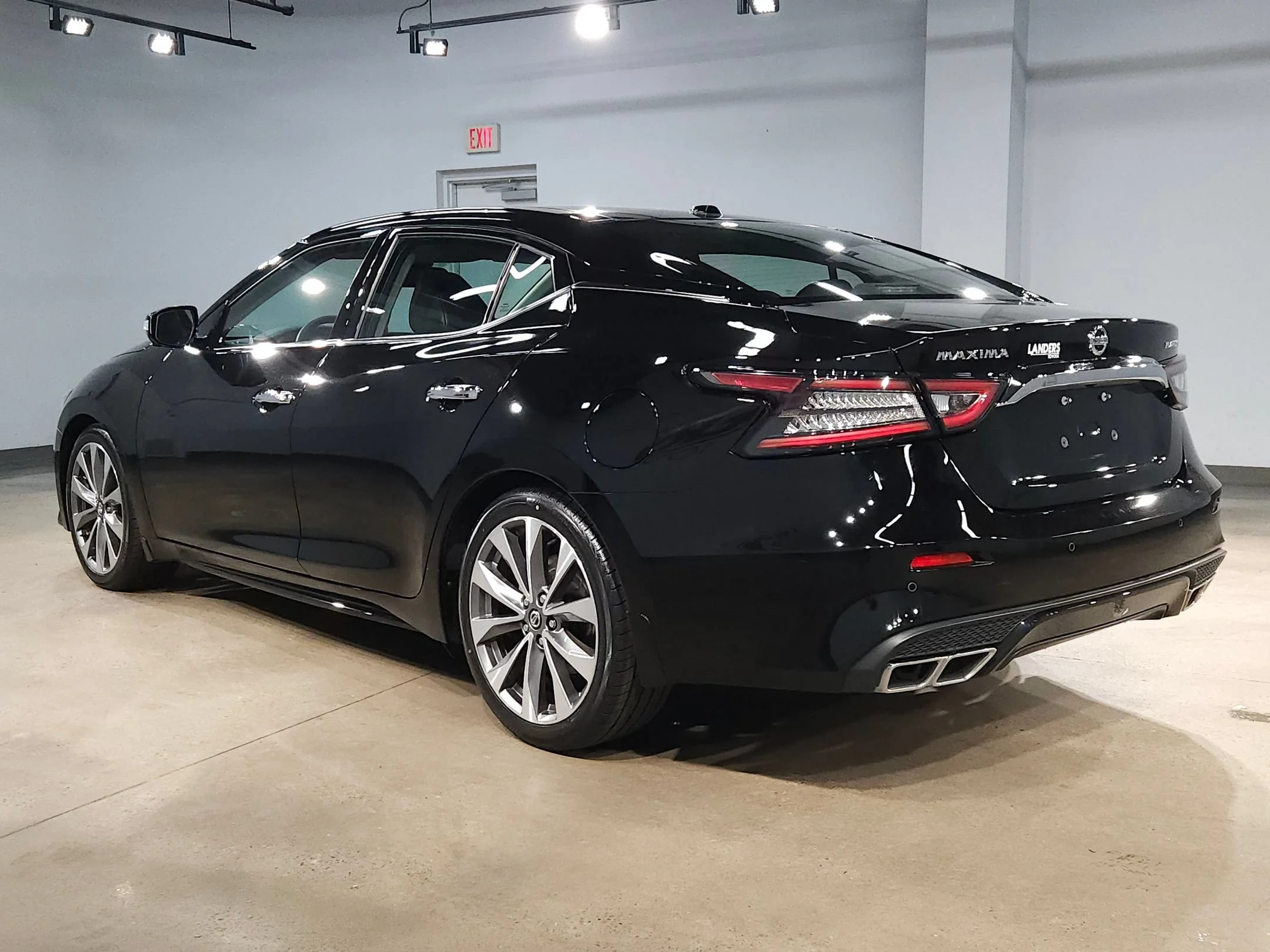 Used 2020 Super Black Nissan Platinum image 5