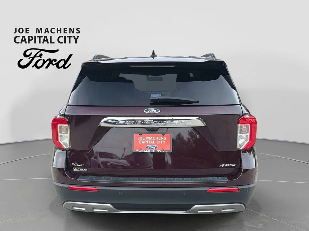 Used 2023 Jewel Red Metallic Ford XLT image 6