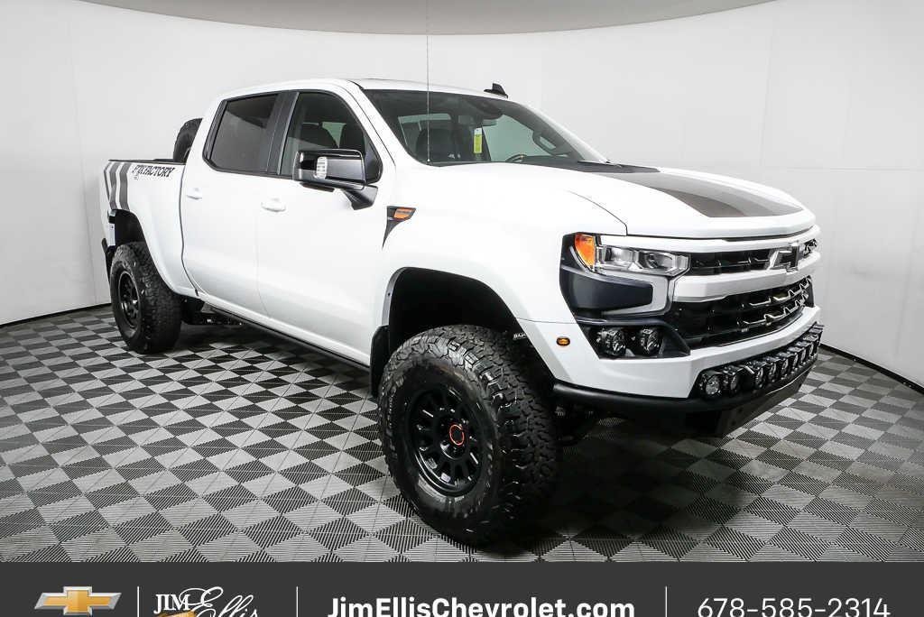 New 2025 Summit White Chevrolet RST image 1