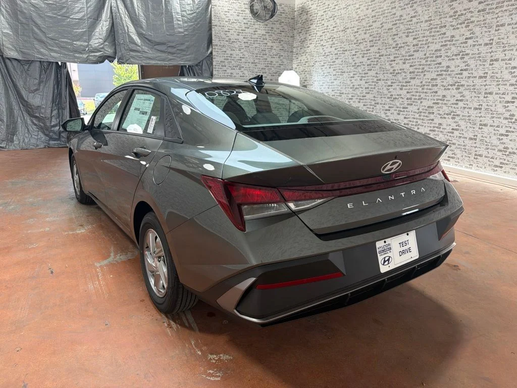 New 2026 Amazon Gray Hyundai SE image 5