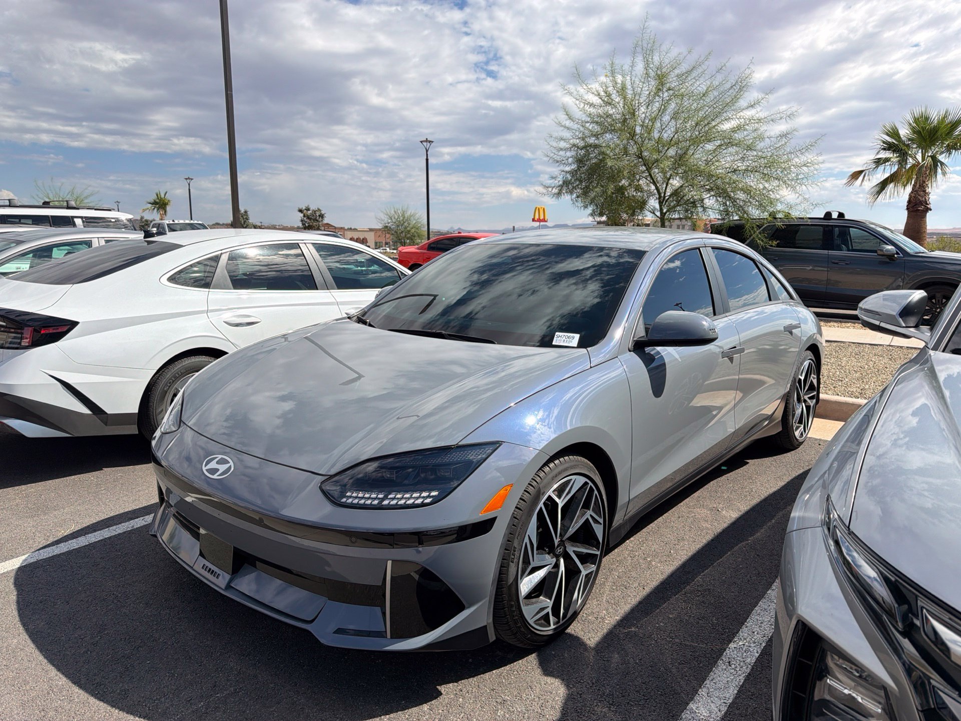 Certified Used 2025 Blue Hyundai SEL image 1