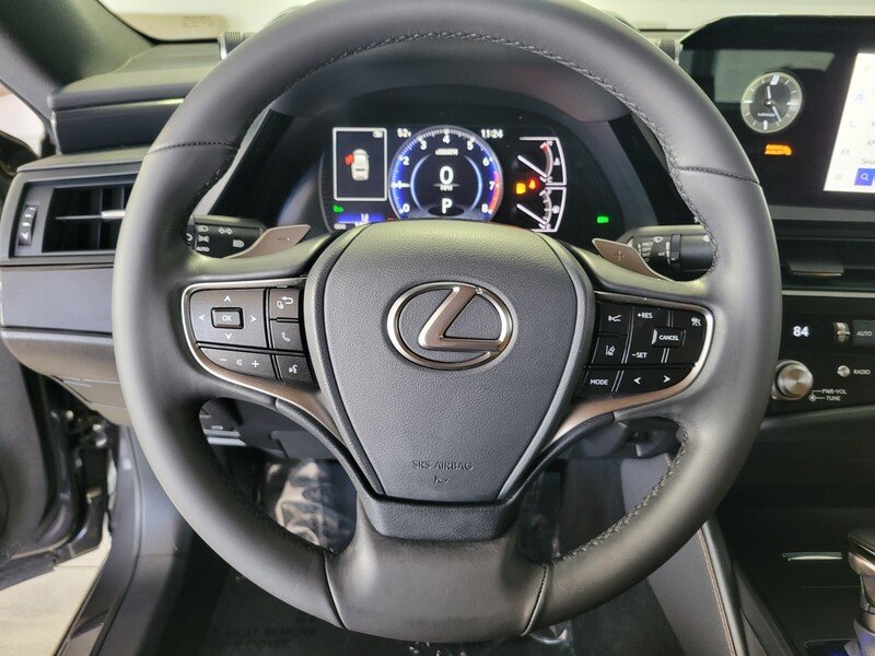 2025 Lexus ES 350 - Photo 22
