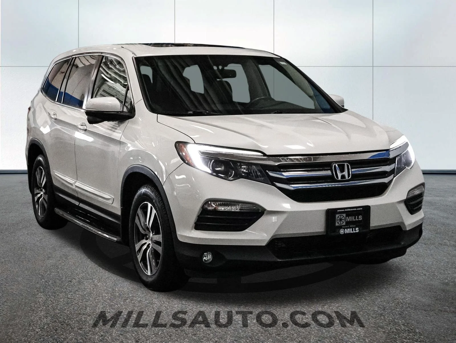 Used 2016 White Diamond Pearl Honda EX-L image 11