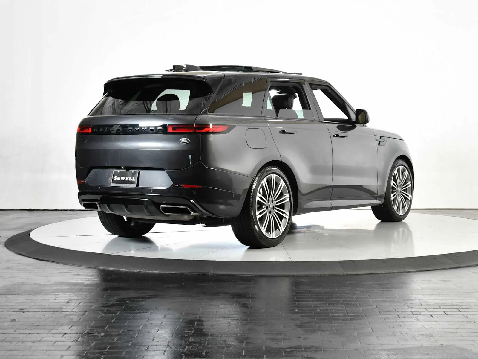 Used 2023 Carpathian Grey Premium Metallic Land Rover SE Dynamic image 6