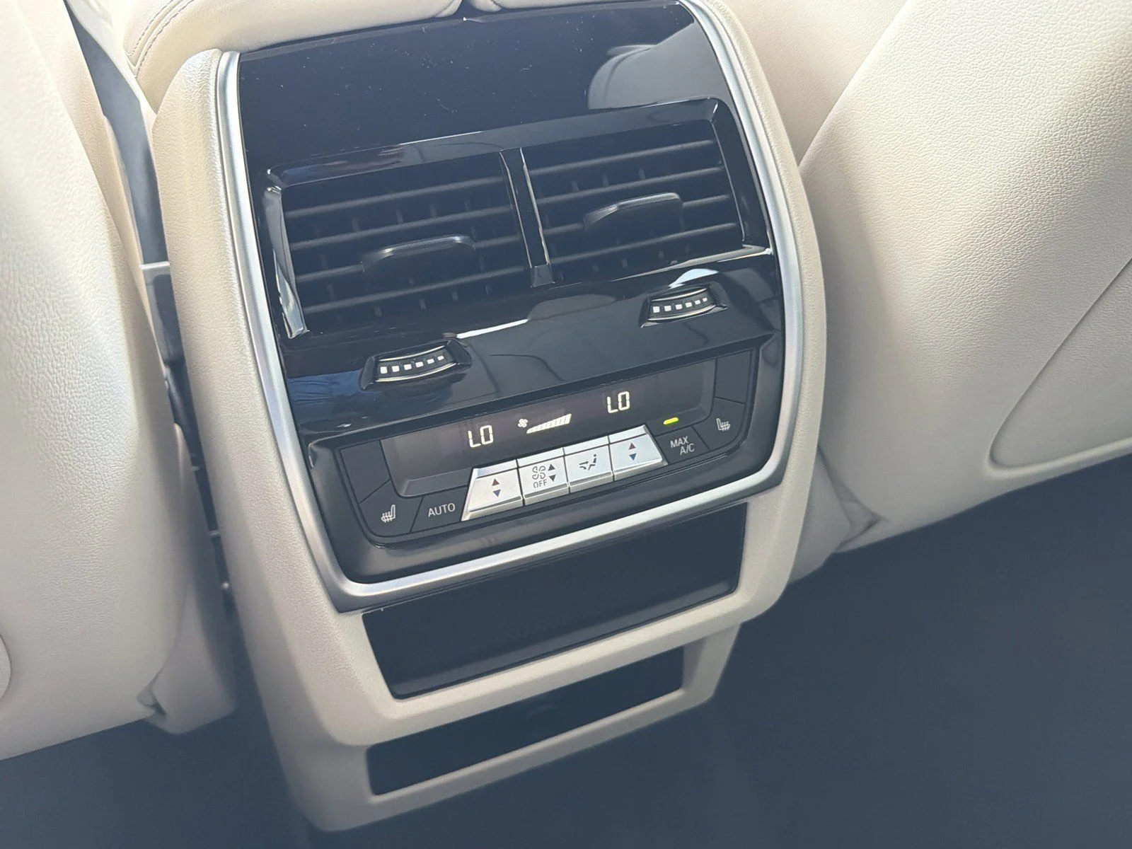 New 2027 Dravit Grey Metallic BMW xDrive40i image 18