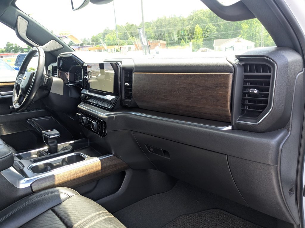 Used 2023 Iridescent Pearl Tricoat Chevrolet High Country image 28