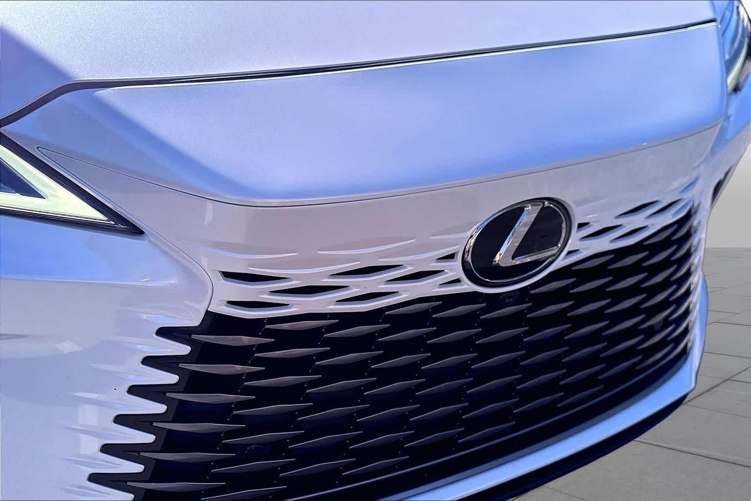 Used 2024 Eminent White Pearl Lexus Luxury image 29