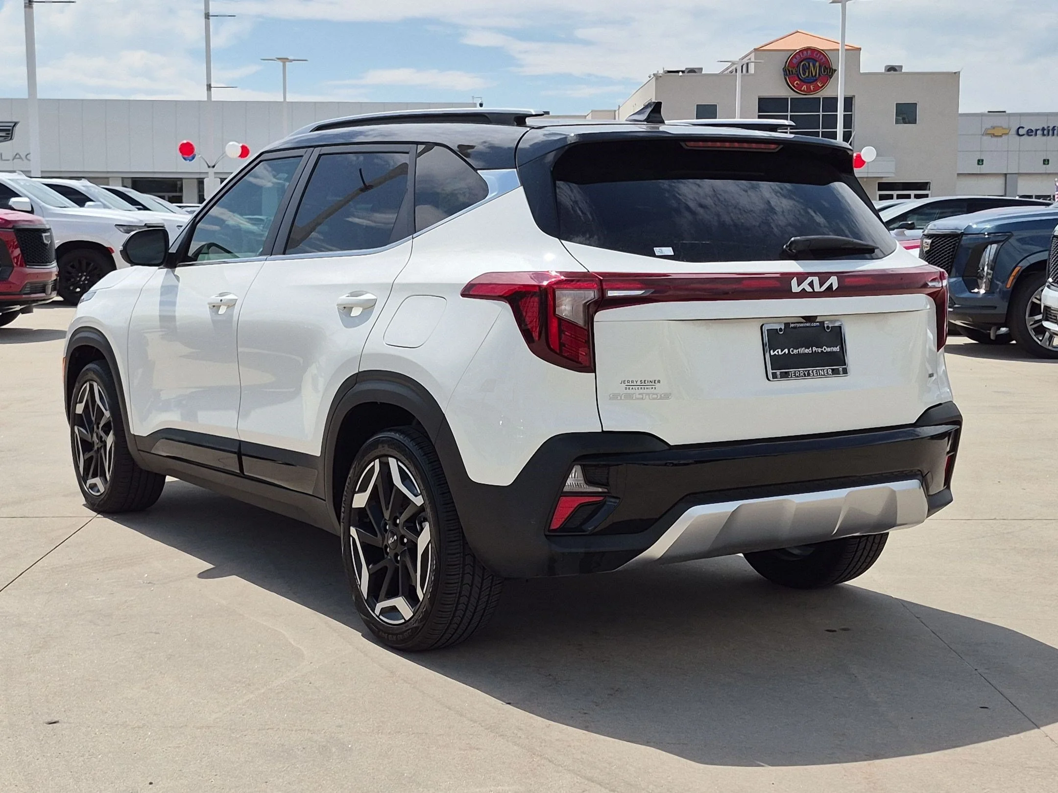 Used 2024 Clear White/Black Roof Kia SX image 3