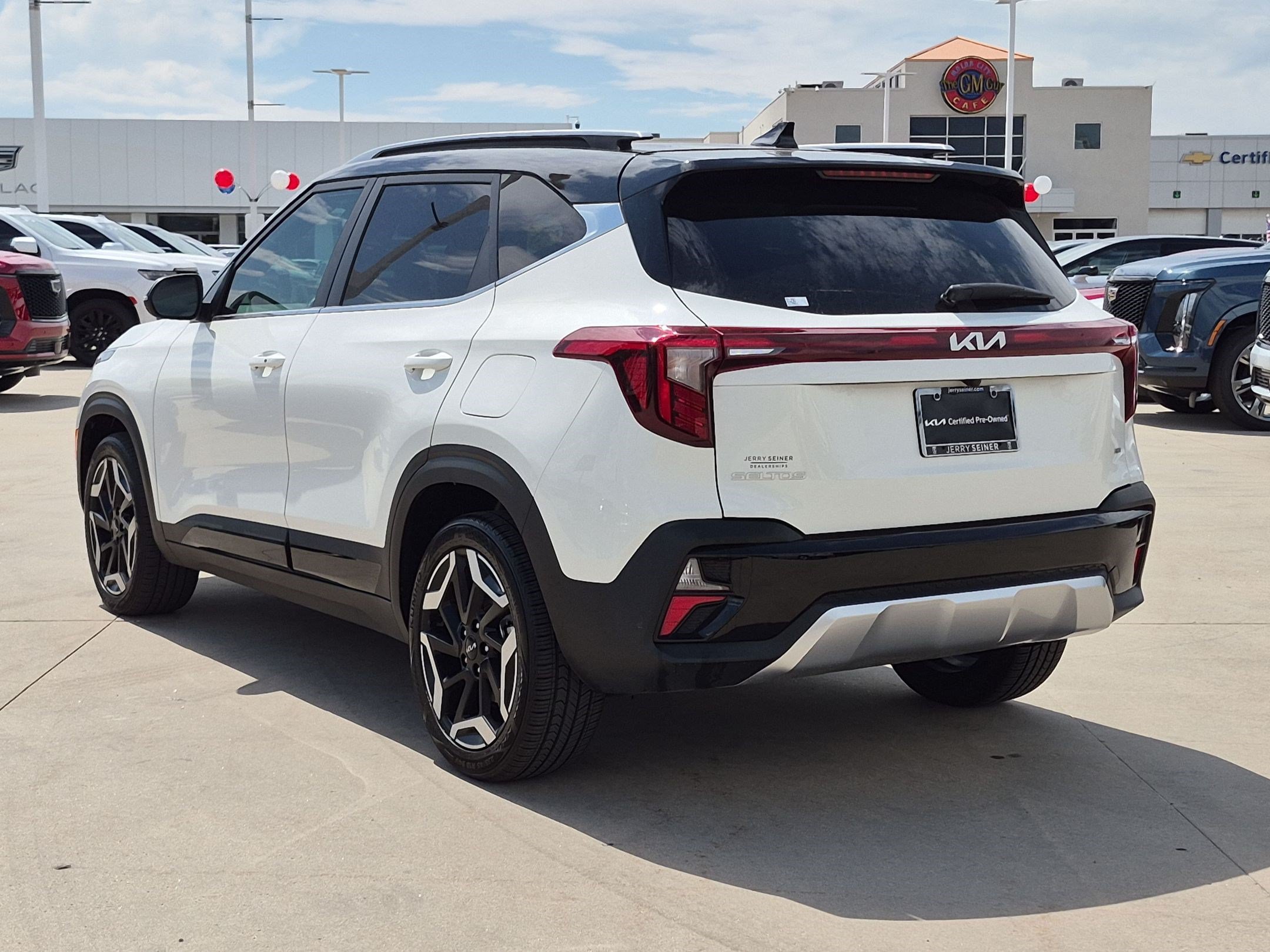 Used 2024 Clear White/Black Roof Kia SX image 3
