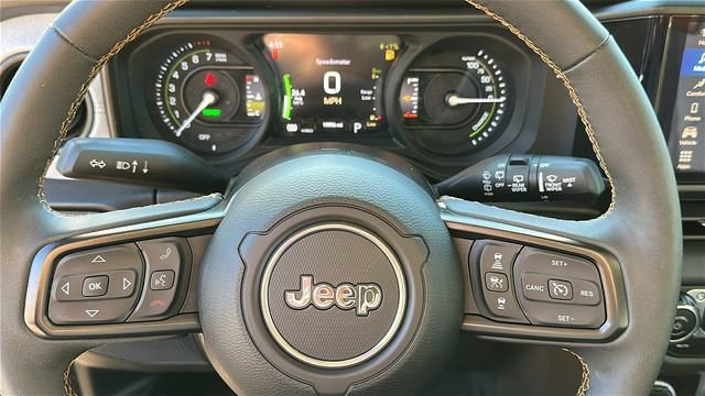 Used 2024  Jeep Sport S image 14