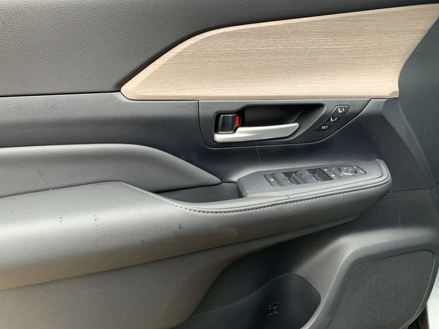 Used 2026  Toyota Platinum image 11