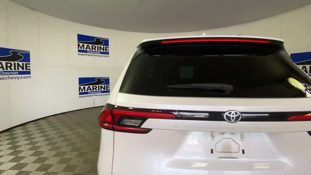 Used 2024 Off-white Toyota Limited image 9