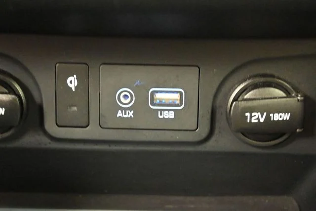 Used 2020 Green Hyundai Ultimate image 24