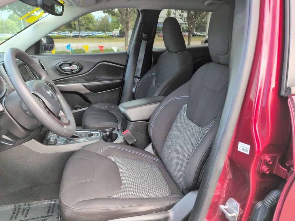 Certified Used 2021 Velvet Jeep Latitude image 18