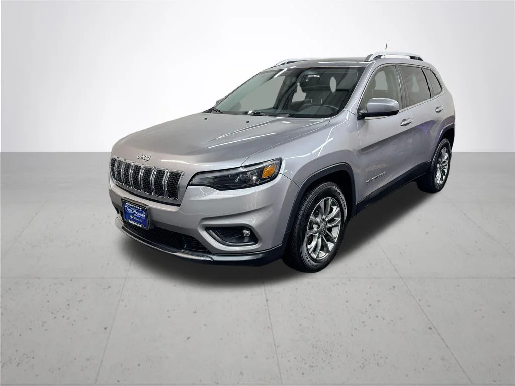 Used 2019 Silver Jeep Latitude Plus image 2