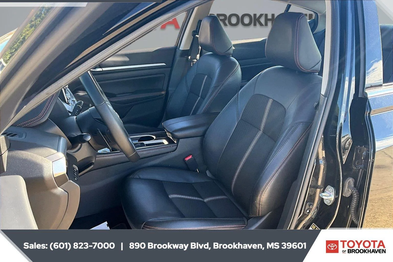 Used 2025 Super Black Nissan SR image 18