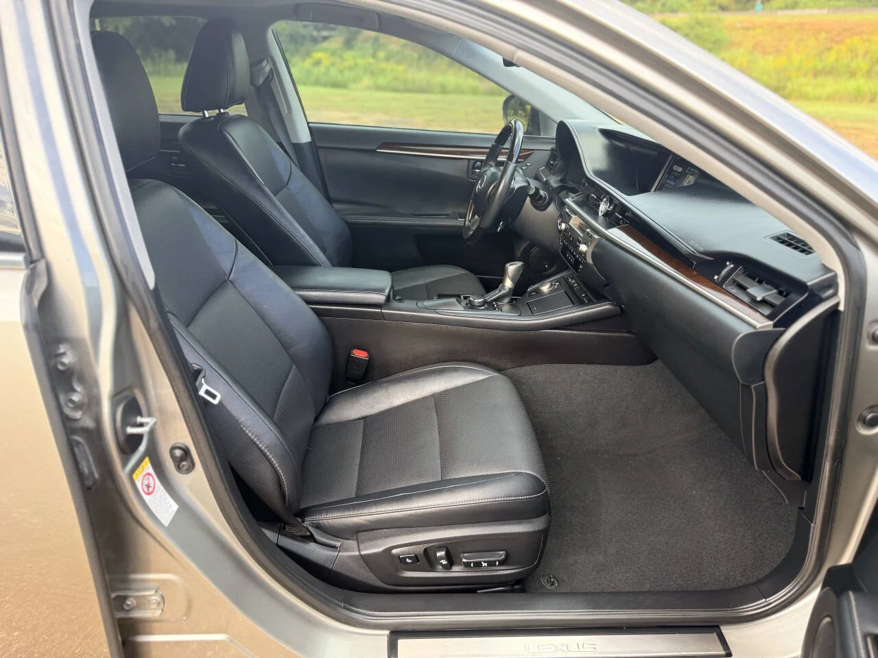 Used 2017 Silver Lexus Base 4dr Sedan image 15