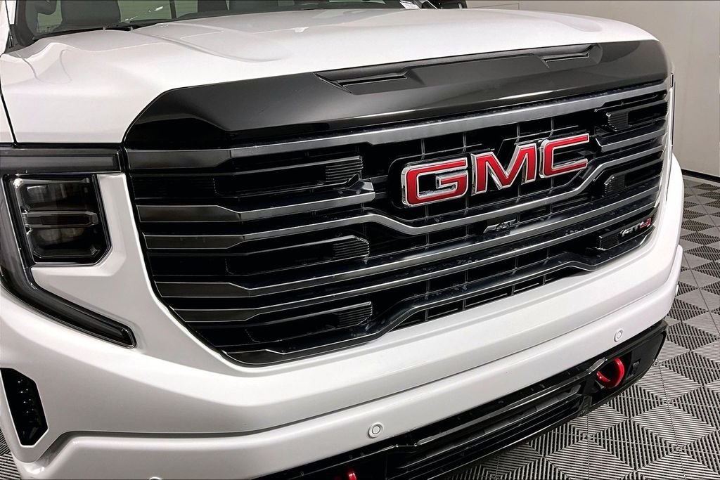Used 2026 White GMC AT4 image 32