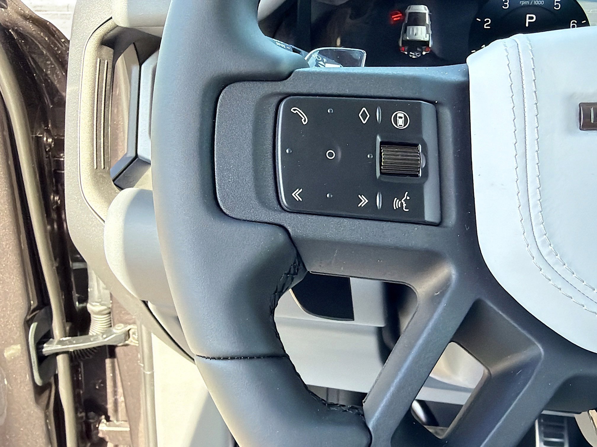 New 2026 Charente Grey Land Rover OCTA image 36
