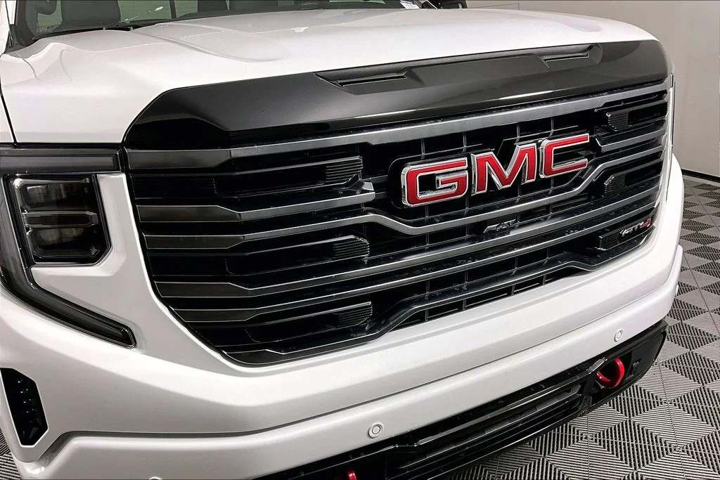 Used 2026 White GMC AT4 image 32