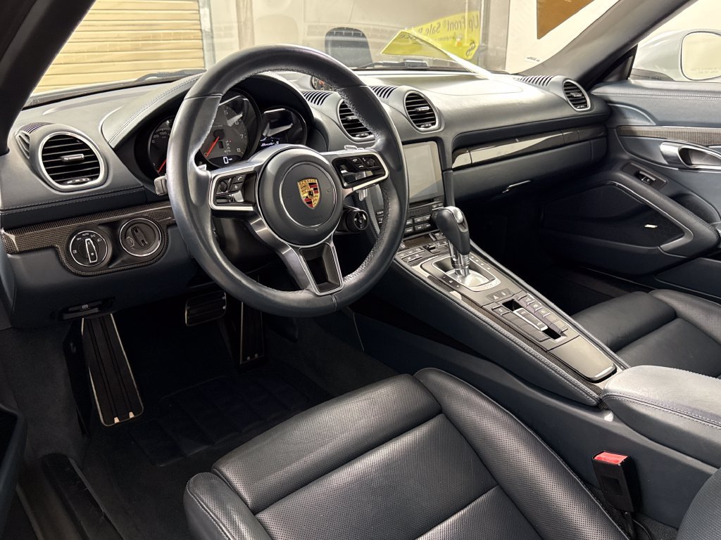 Used 2017  Porsche S image 10