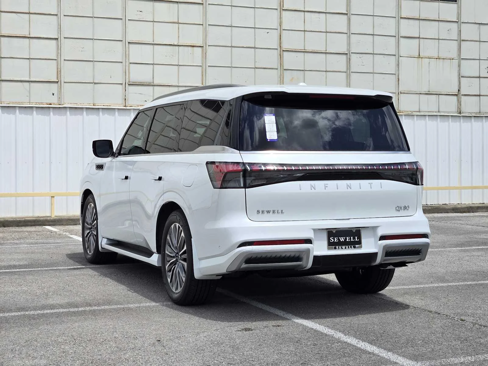 New 2026 RADIANT WHITE INFINITI Luxe 2WD image 3