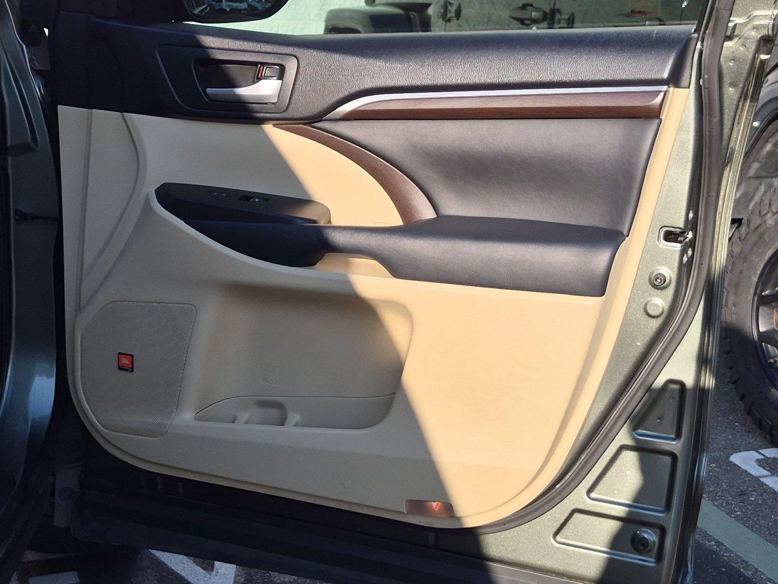 Used 2015 Predawn Gray Mica Toyota Limited image 35