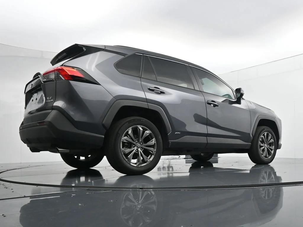Used 2022 Gray Toyota XLE Premium image 30
