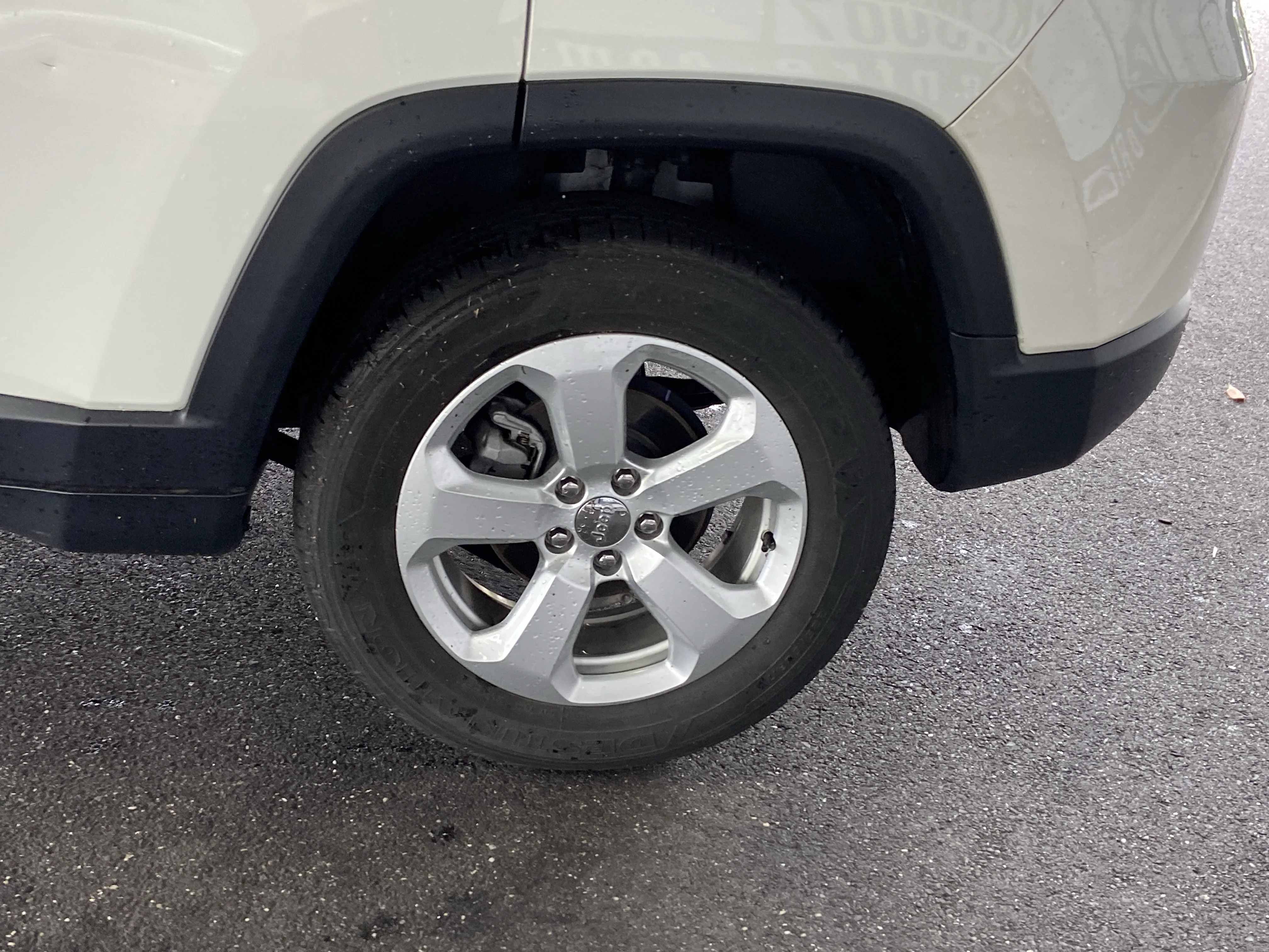 Used 2020 White Clearcoat Jeep Latitude image 12