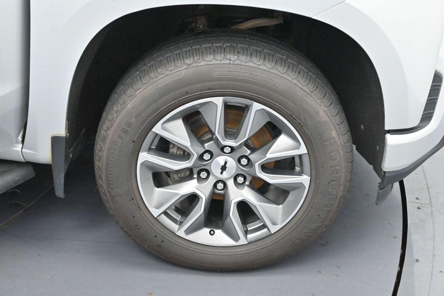Used 2020 SILVER ICE METALLIC Chevrolet RST image 36