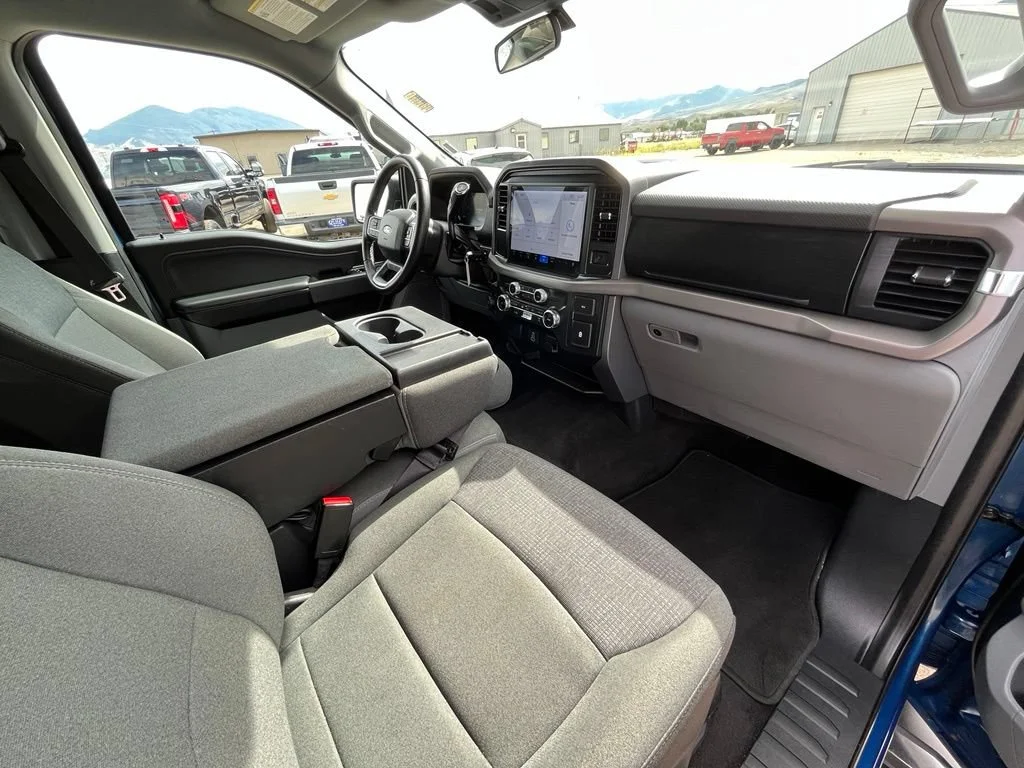Used 2025 Blue Ford XLT image 19