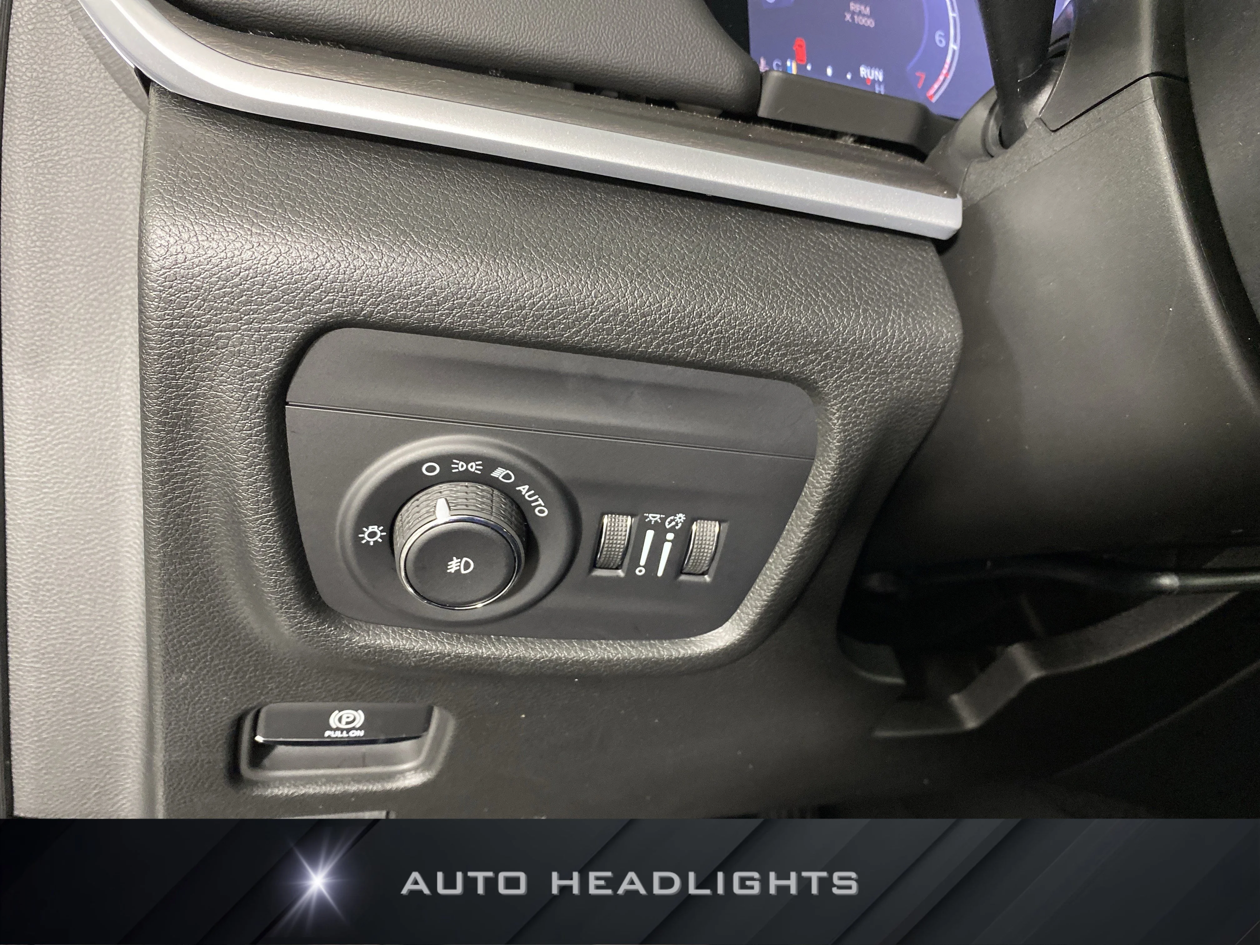 New 2026 Bright White Clear-Coat Exterior Paint Jeep Limited image 23