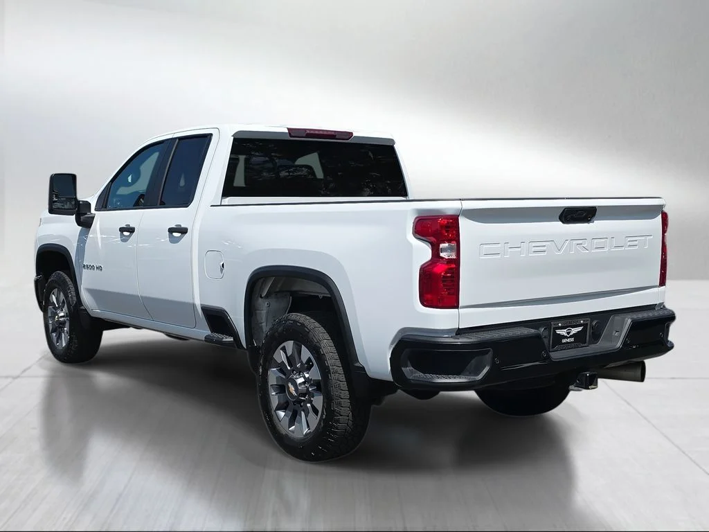 Used 2025 Summit White Chevrolet Custom image 5