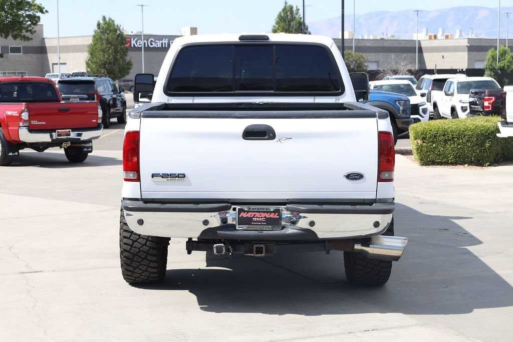 Used 2005 White Ford Lariat image 5