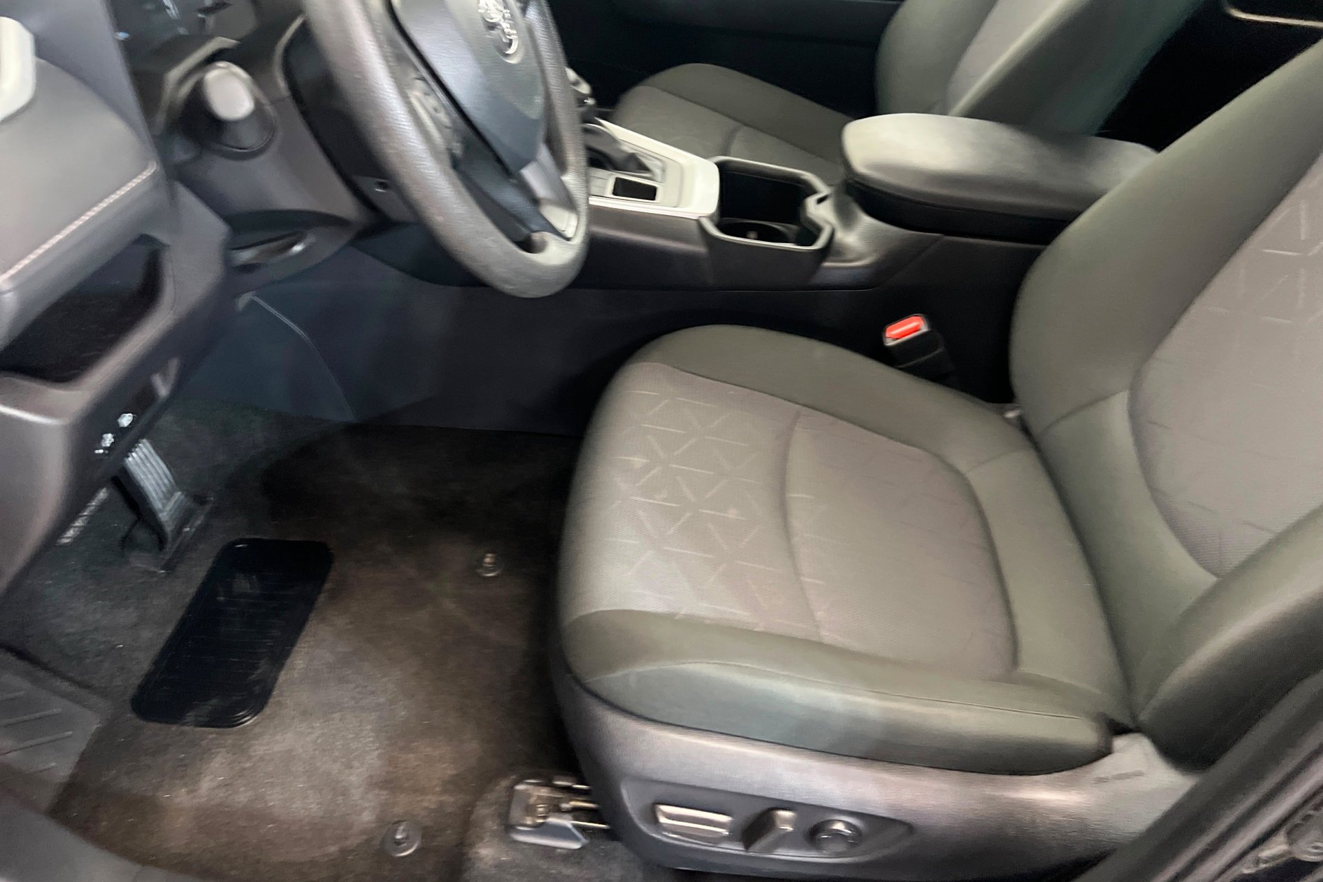 Used 2025 Midnight Black Metallic Toyota XLE image 18