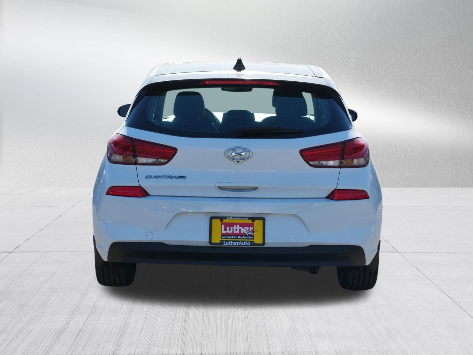 Used 2018 Ceramic White Hyundai  image 6