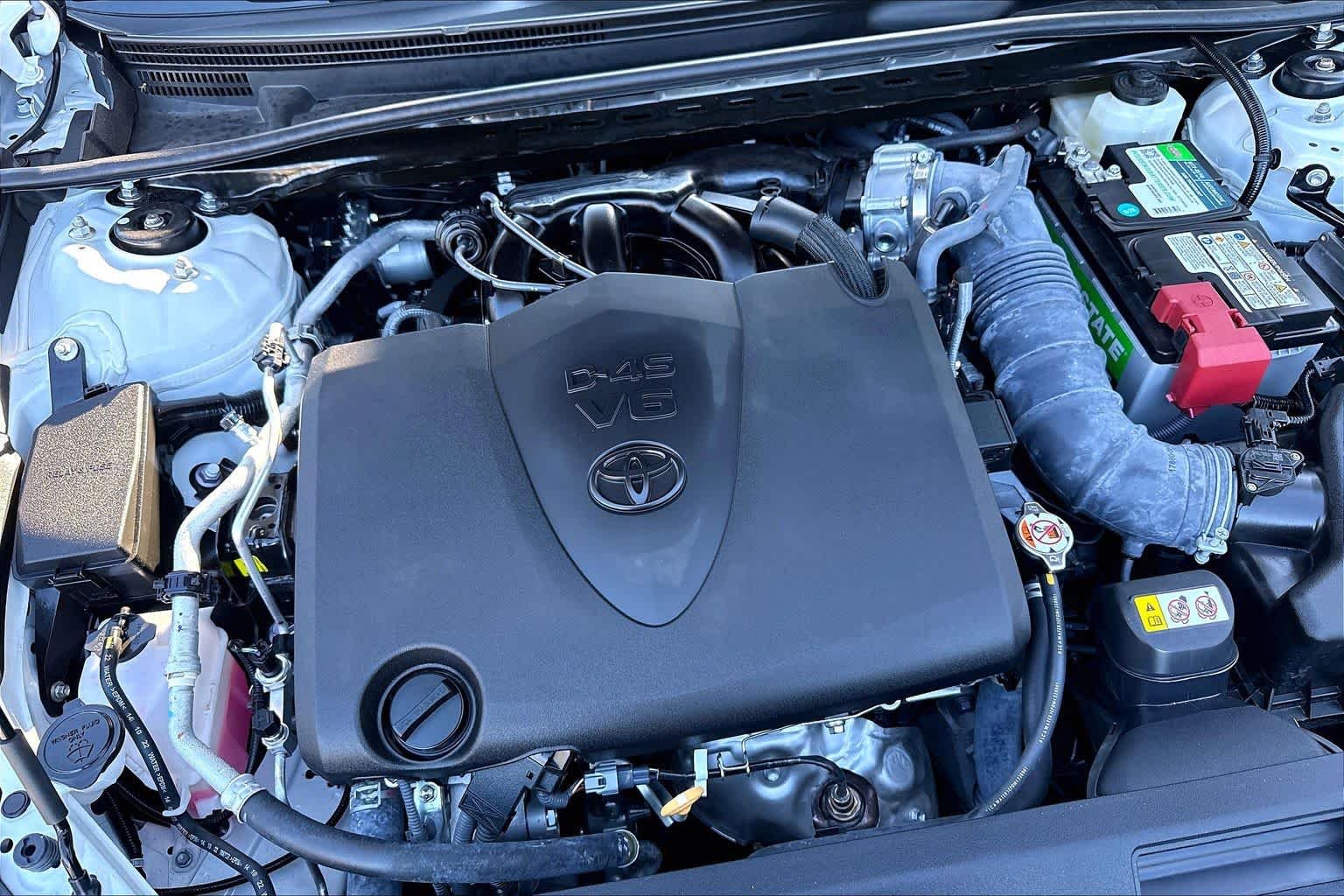 Used 2023 Wind Chill Pearl Toyota XLE V6 image 31